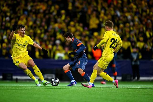 欧冠奇迹！5万人口小城狂欢：29天连斩3豪门 16强近在咫尺