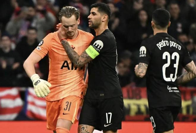 金斯基17分钟被换下是欧冠门将位置第四早换人，前三均因伤病