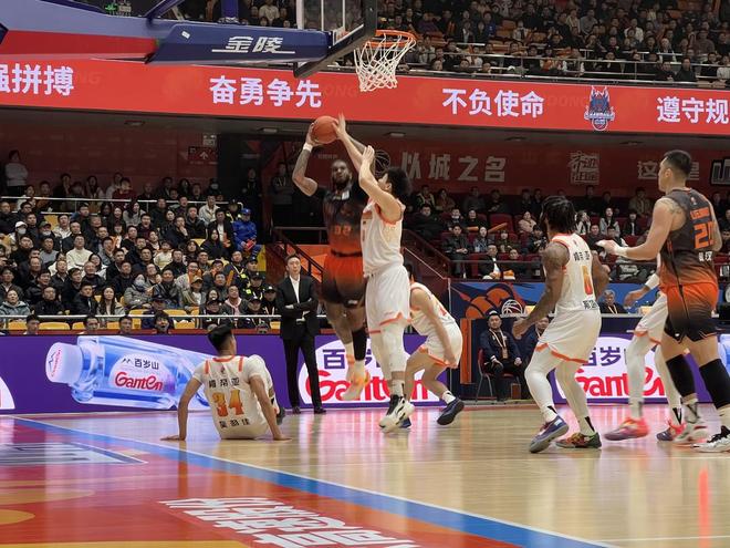 全场战报|山东男篮113:104复仇江苏,收获第二阶段开门红 全场战报|山东男篮113:104复仇江苏,收获第二阶段开门红