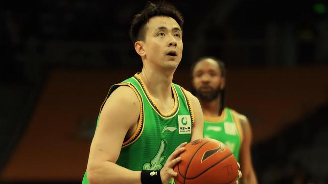 赵继伟4+3！哈维三分球5中3得9分,布罗金顿3分1失误,辽篮落后10分