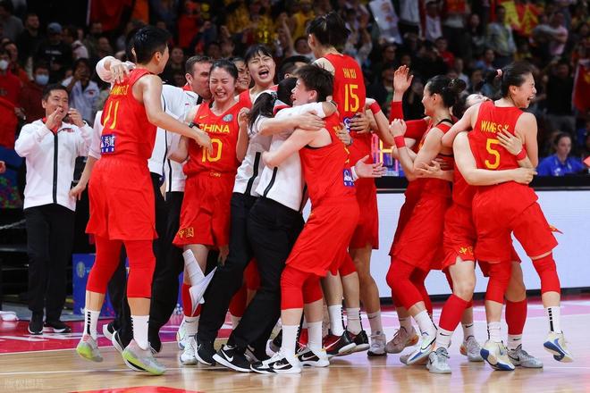 81-68，中国女篮世界杯首胜，不认识的都不中用，李月汝定海神针