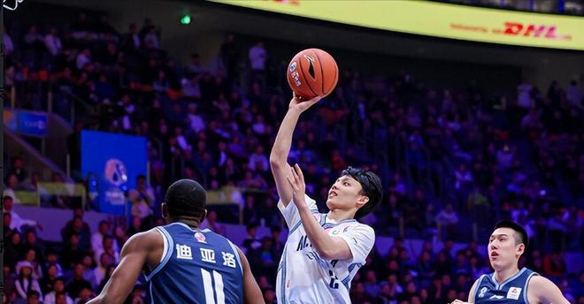 广东男篮80:82输新疆,看看媒体怎么说,徐杰和胡明轩成罪魁祸首 广东男篮80:82输新疆,看看媒体怎么说,徐杰和胡明轩成罪魁祸首