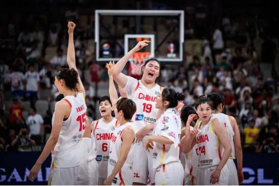 第二节被打18-0，中国女篮半场11次失误，上场比赛全场仅9个