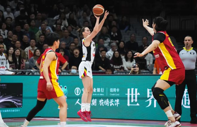 20+11不是张子宇极限!梅斯曼送女篮2句忠告,王思雨杨舒予尴尬了 20+11不是张子宇极限!梅斯曼送女篮2句忠告,王思雨杨舒予尴尬了