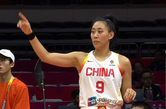 光好看没用！3战三分6中0，大空位不敢投，球迷：完全没进攻能力