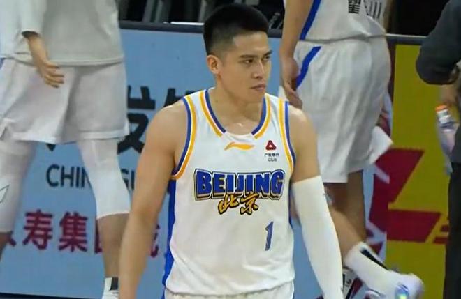 北京男篮击败广州3连胜 麦基19+7陈盈骏13+5+13