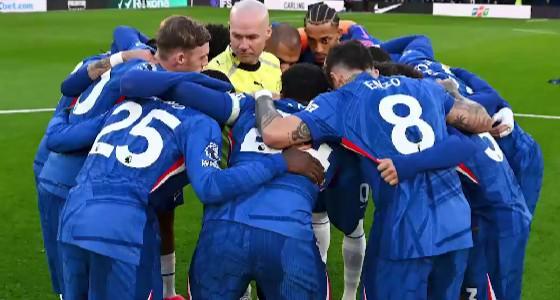 切尔西球员围住裁判?内维尔:做样子,搞得像邪教仪式一样 切尔西球员围住裁判?内维尔:做样子,搞得像邪教仪式一样