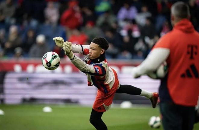 TA：拜仁认为普雷斯科特是青训营中最有天赋的门将潜力股