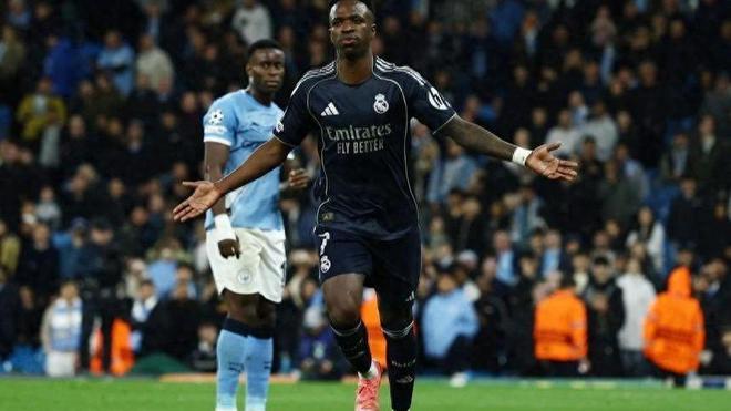 欧冠：席尔瓦染红成“罪人”，曼城再遭皇马淘汰