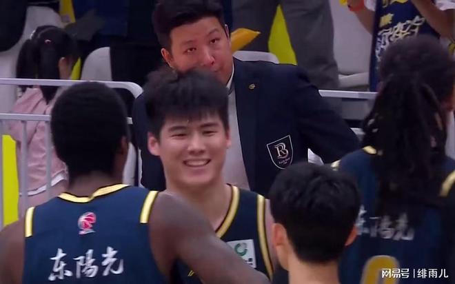 杜锋终于开窍了！广东队被迫放弃麦考尔，国青得分王惨遭打压！