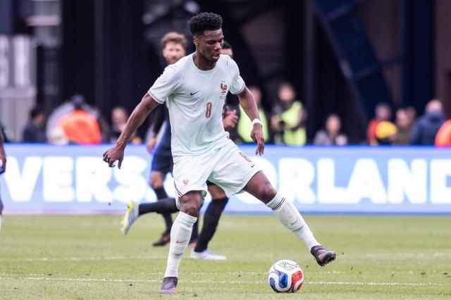 齐达内早看穿了一切！从被狂嘘到皇马非卖品，琼阿梅尼打脸全场