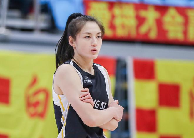 轰15分6助+4记三分！中国女篮29岁后卫蜕变：宫鲁鸣新爱将冲冠