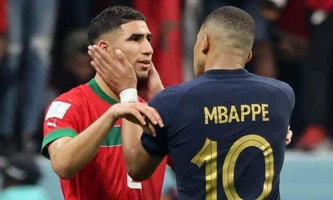 世界杯半决赛和阿什拉夫在场上聊天，被骂猴子曾想退出法国队