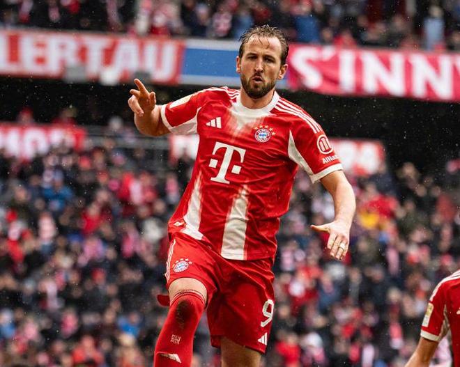 4冠王霸业完成一半！迪亚斯创造历史，拜仁4-2斯图加特破纪录卫冕