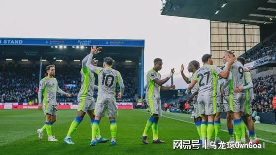 英超变天！降级！榜首易主！无敌队刚夺冠又进决赛，坐等欧冠冠军