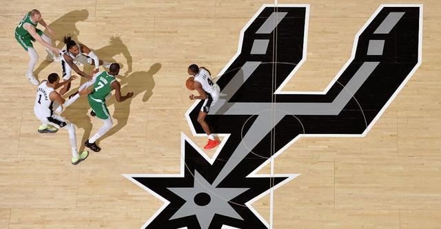 福克斯：有许多队友能砍20+ 不担心对方究竟怎样防守