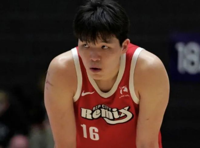 杨瀚森G联赛连崩！面对强敌被虐，失误多+没篮板，进攻也没球权！