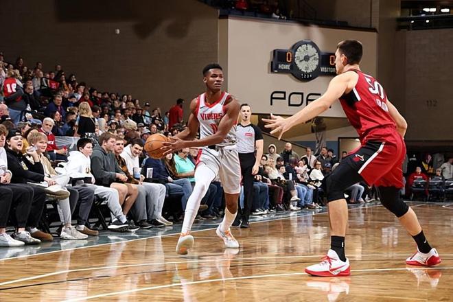 惨败中为数不多的亮点！火箭二队替补内线的能力其实非常全面？