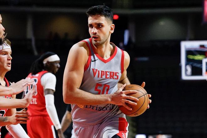 火箭二队首秀表现抢眼，但土耳其中锋到了第二场立刻状态下滑了？