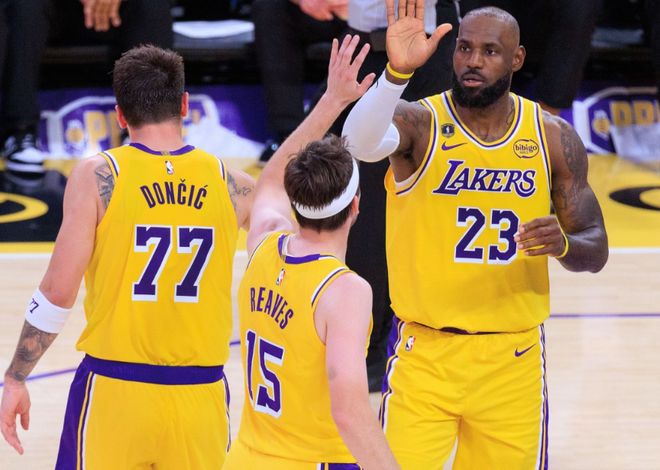 湖人142-130公牛3喜1忧！2将稳得分，艾顿状态回暖，替补引担忧！