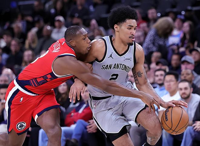 轻松打爆快船的防线！马刺榜眼郎已经是一名相当可靠的第六人了？