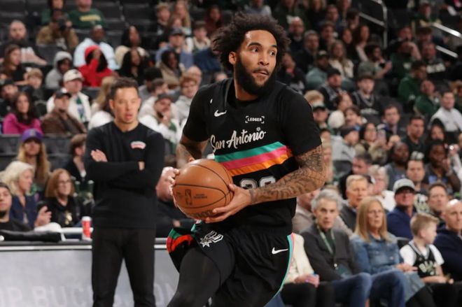 300万美元的优秀3D锋线!马刺签到了最有性价比的拼图型球员?