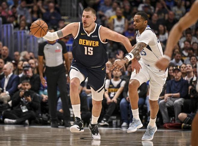 约基奇23+21+19创纪录！掘金险胜独行侠 穆雷53+9三分赛季新高