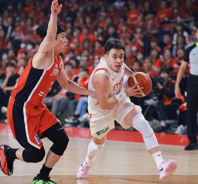 人民日报:中国男篮拿下至关重要的胜利,为出线争到主动权 人民日报:中国男篮拿下至关重要的胜利,为出线争到主动权