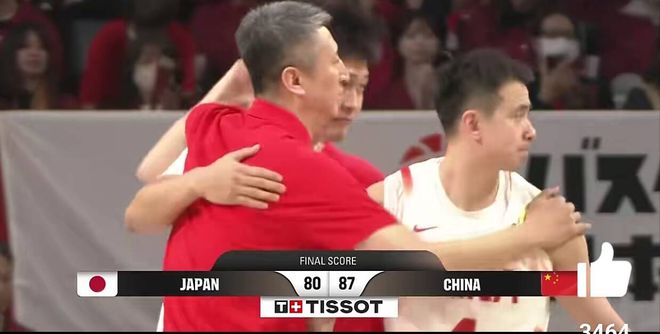 中国队逆转日本揪出最大毒瘤!他上场8分钟 球队输10分 打的真差 中国队逆转日本揪出最大毒瘤!他上场8分钟 球队输10分 打的真差