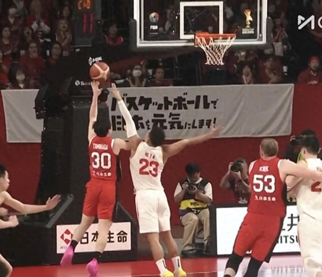 正式道歉!国际篮联认错,纵容裁判吹黑哨,日媒承认吹罚不公正!