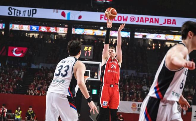 78-72,中国男篮传来喜讯!日本帮大忙了,晋级形势豁然开朗