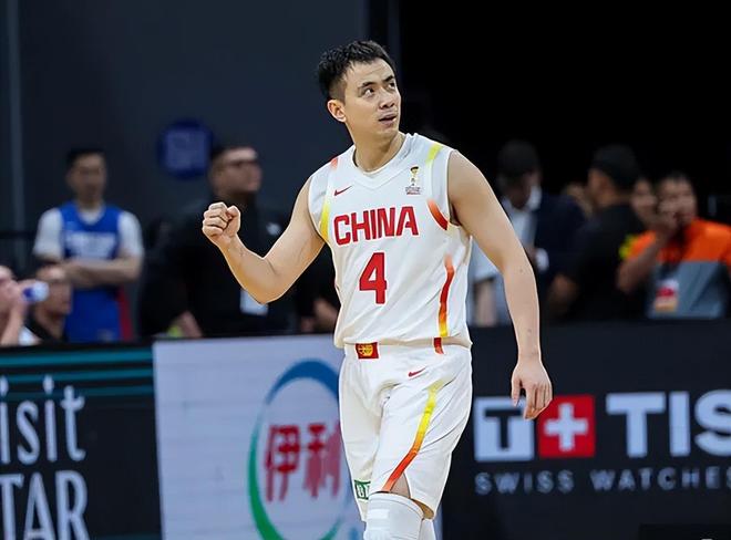 男篮4将打服黑粉!继伟李弘权主导末节,余嘉豪回暖,小高太好用