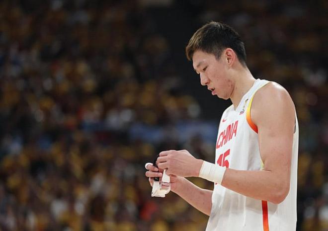 在解说席见证逆转,周琦:只要能赢,我在哪儿都行