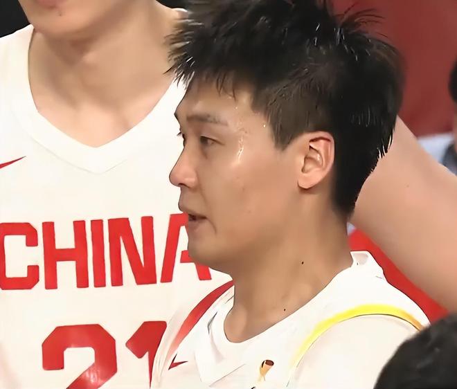 中国男篮逆转后收获三喜讯!豪取两连胜晋级稳了,郭士强逃过一劫
