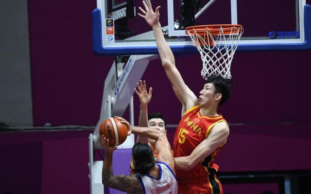 从中国男篮惊险逆转台北队的过程看:周琦在国家队尚有一席之地