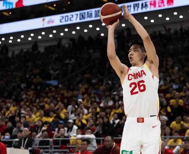 周琦+3海外回归!男篮下个世预赛基本15选12,内线锋线实力强劲!