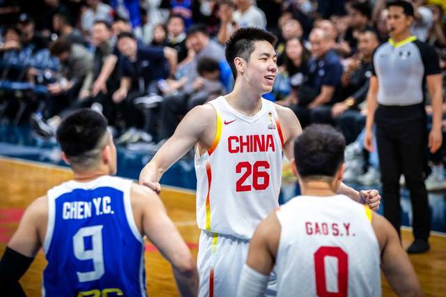 放心了!中国男篮锋线大核透露伤情,公开发声,只说感谢尽显霸气