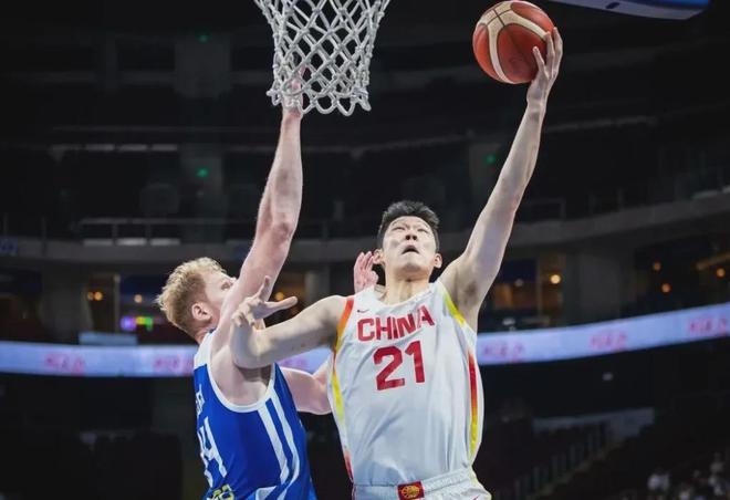 顶住了!又是惊险逆转!中国男篮赢了