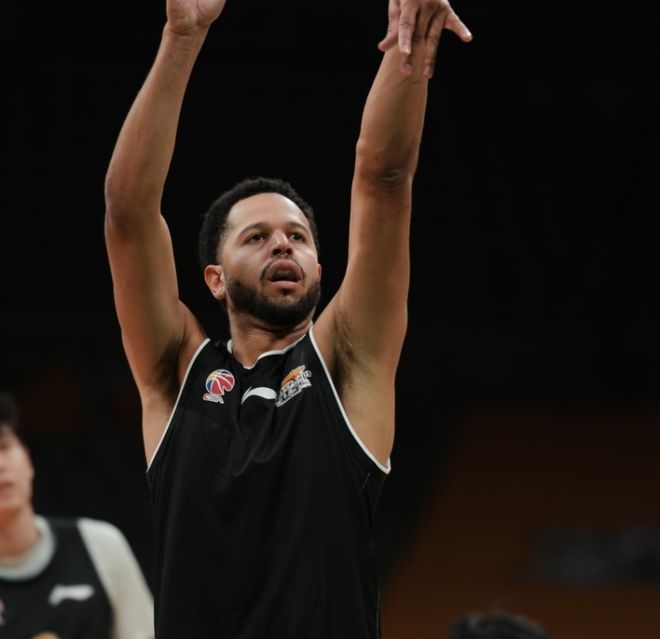 辽宁热身胜北控!5人上双,哈维精准三分,2小将发挥,里勒轰29分