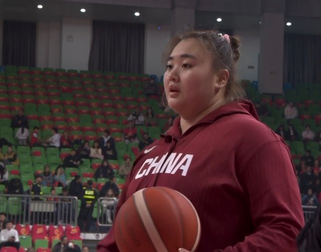 刘禹彤砍下12分+6个篮板,罚篮6投6中!大宝贝打出高光亮眼的表现