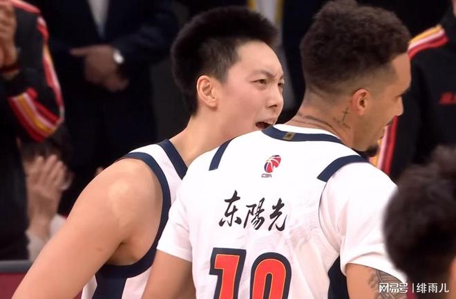 裁掉麦考尔+留下萨林杰?广东队被迫“4选1”,第五外援人选曝光 裁掉麦考尔+留下萨林杰?广东队被迫“4选1”,第五外援人选曝光