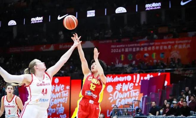险胜捷克却露硬伤!中国女篮的胜利,为何喜忧参半引热议? 险胜捷克却露硬伤!中国女篮的胜利,为何喜忧参半引热议?