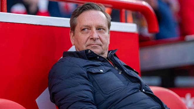 柏林联合总监:拜仁那样抱怨裁判不合适,下周我们将成受害者 柏林联合总监:拜仁那样抱怨裁判不合适,下周我们将成受害者