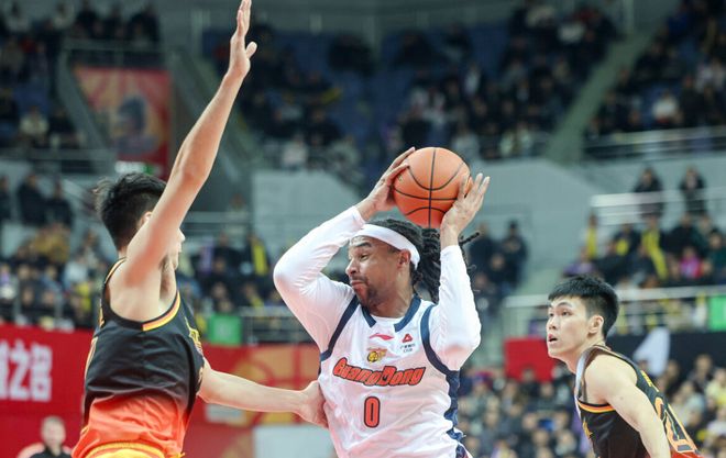 CBA排名又乱了!广厦杀回第一,广东惨遭爆冷,山东大胜保住第四