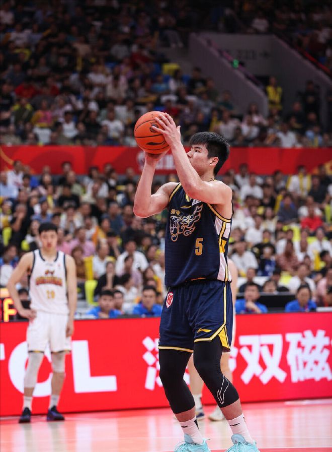 打压其他球员！除非加入杜锋经纪公司，徐昕是最好的例子