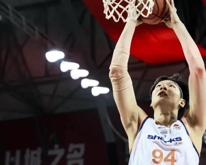 上海大胜吉林2喜2忧!王哲林回暖,弗格老将作用,洛夫顿定时炸弹 上海大胜吉林2喜2忧!王哲林回暖,弗格老将作用,洛夫顿定时炸弹