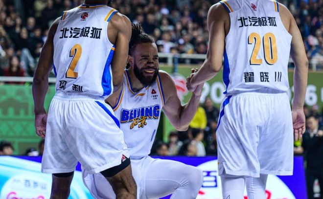 CBA排名又乱了！北京惨败浙江跌出四强，北控逆天绝杀重返12强