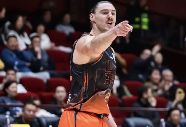 逆袭！他被鱼腩抛弃，重返CBA，3战轰67分，废材变大腿，邱彪血赚