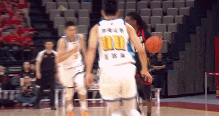 15分完胜广厦8连胜！深圳主帅：赛前做了充分准备球员非常团结