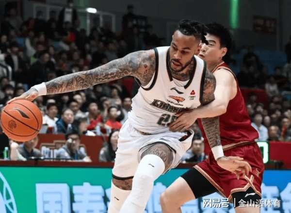 又铁又爱投！近5战51中8，三分29中4，球迷：名气大就可以胡扔？